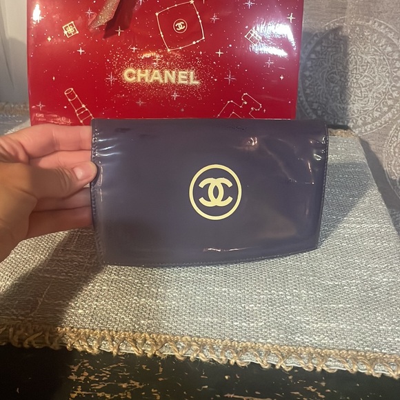 Chanel grape purple patent leather long bifold walletserial sticker still intact - Picture 6 of 7